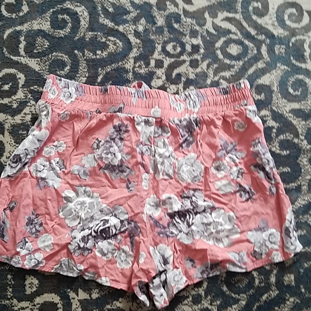 Shorts - Picture 3 of 3